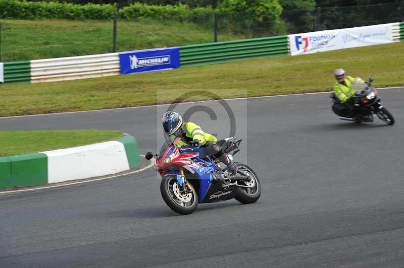 Mallory park Leicestershire;Mallory park photographs;Motorcycle action photographs;classic bikes;event digital images;eventdigitalimages;mallory park;no limits trackday;peter wileman photography;vintage bikes;vintage motorcycles;vmcc festival 1000 bikes