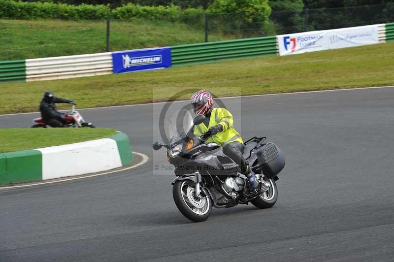 Mallory park Leicestershire;Mallory park photographs;Motorcycle action photographs;classic bikes;event digital images;eventdigitalimages;mallory park;no limits trackday;peter wileman photography;vintage bikes;vintage motorcycles;vmcc festival 1000 bikes