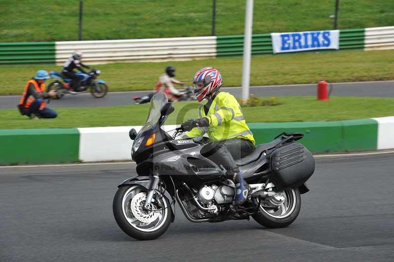 Mallory park Leicestershire;Mallory park photographs;Motorcycle action photographs;classic bikes;event digital images;eventdigitalimages;mallory park;no limits trackday;peter wileman photography;vintage bikes;vintage motorcycles;vmcc festival 1000 bikes