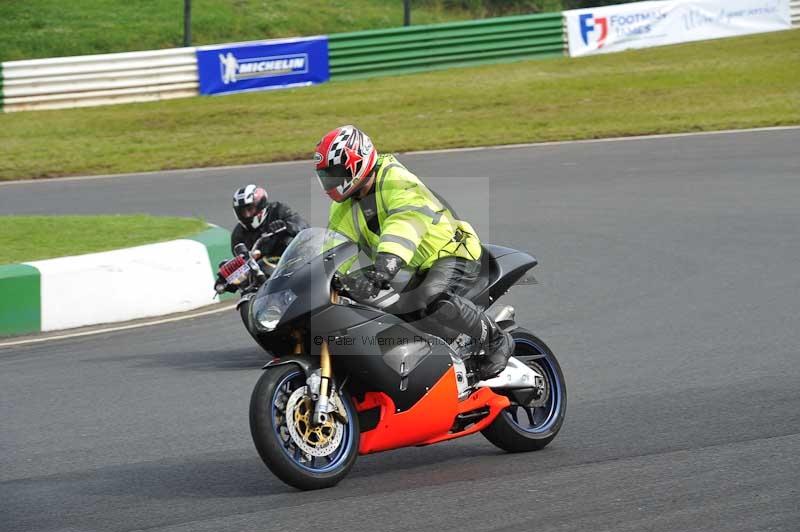 Mallory park Leicestershire;Mallory park photographs;Motorcycle action photographs;classic bikes;event digital images;eventdigitalimages;mallory park;no limits trackday;peter wileman photography;vintage bikes;vintage motorcycles;vmcc festival 1000 bikes