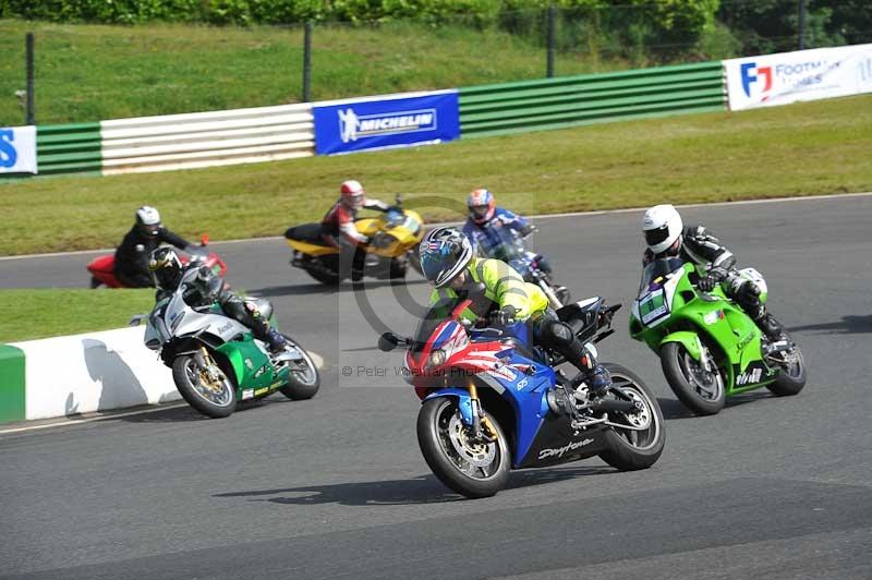 Mallory park Leicestershire;Mallory park photographs;Motorcycle action photographs;classic bikes;event digital images;eventdigitalimages;mallory park;no limits trackday;peter wileman photography;vintage bikes;vintage motorcycles;vmcc festival 1000 bikes