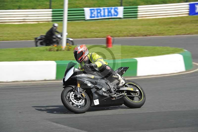 Mallory park Leicestershire;Mallory park photographs;Motorcycle action photographs;classic bikes;event digital images;eventdigitalimages;mallory park;no limits trackday;peter wileman photography;vintage bikes;vintage motorcycles;vmcc festival 1000 bikes