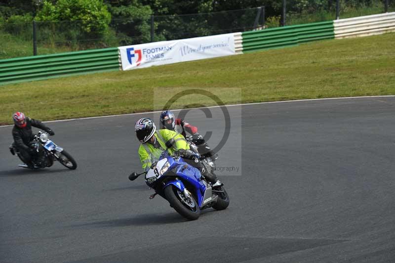 Mallory park Leicestershire;Mallory park photographs;Motorcycle action photographs;classic bikes;event digital images;eventdigitalimages;mallory park;no limits trackday;peter wileman photography;vintage bikes;vintage motorcycles;vmcc festival 1000 bikes