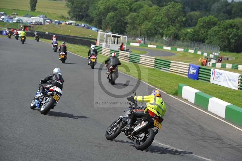 Mallory park Leicestershire;Mallory park photographs;Motorcycle action photographs;classic bikes;event digital images;eventdigitalimages;mallory park;no limits trackday;peter wileman photography;vintage bikes;vintage motorcycles;vmcc festival 1000 bikes