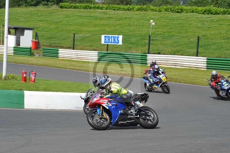 Mallory park Leicestershire;Mallory park photographs;Motorcycle action photographs;classic bikes;event digital images;eventdigitalimages;mallory park;no limits trackday;peter wileman photography;vintage bikes;vintage motorcycles;vmcc festival 1000 bikes