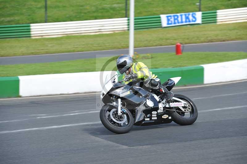 Mallory park Leicestershire;Mallory park photographs;Motorcycle action photographs;classic bikes;event digital images;eventdigitalimages;mallory park;no limits trackday;peter wileman photography;vintage bikes;vintage motorcycles;vmcc festival 1000 bikes