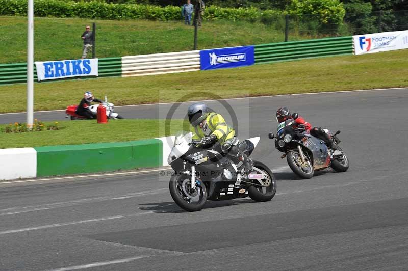 Mallory park Leicestershire;Mallory park photographs;Motorcycle action photographs;classic bikes;event digital images;eventdigitalimages;mallory park;no limits trackday;peter wileman photography;vintage bikes;vintage motorcycles;vmcc festival 1000 bikes