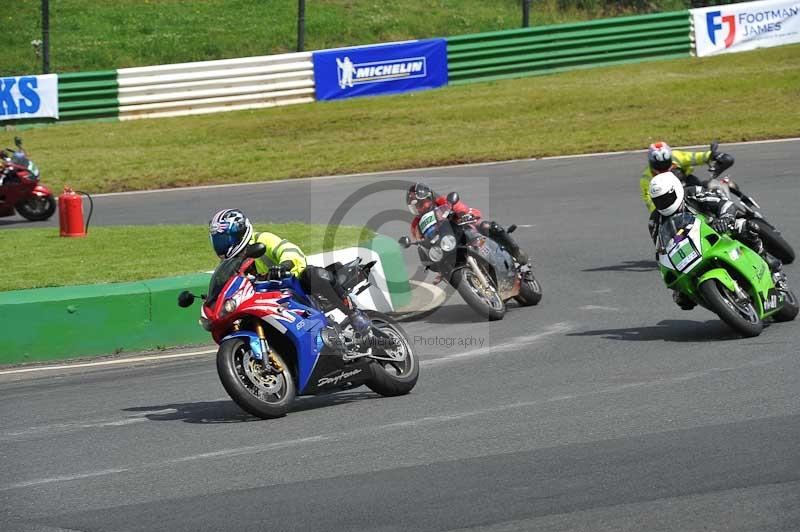 Mallory park Leicestershire;Mallory park photographs;Motorcycle action photographs;classic bikes;event digital images;eventdigitalimages;mallory park;no limits trackday;peter wileman photography;vintage bikes;vintage motorcycles;vmcc festival 1000 bikes