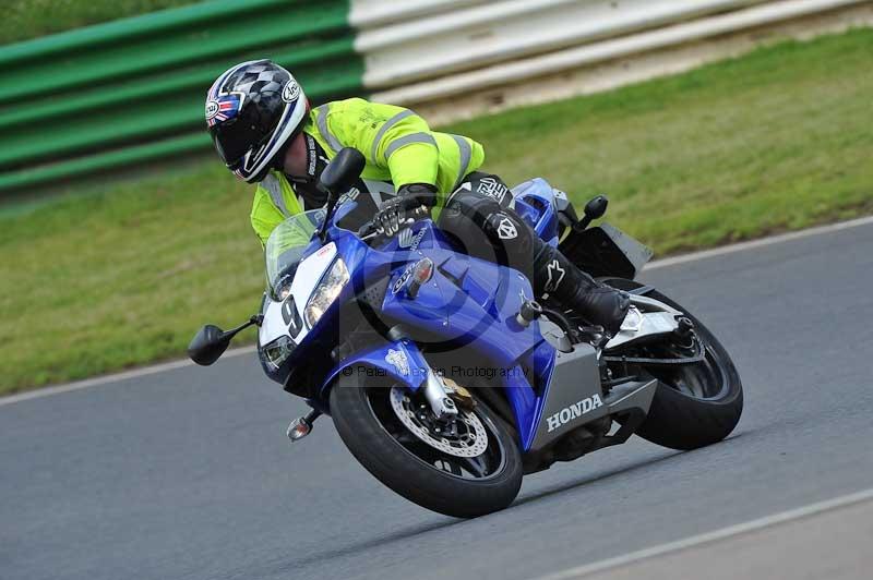 Mallory park Leicestershire;Mallory park photographs;Motorcycle action photographs;classic bikes;event digital images;eventdigitalimages;mallory park;no limits trackday;peter wileman photography;vintage bikes;vintage motorcycles;vmcc festival 1000 bikes