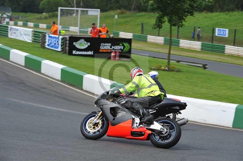 Mallory park Leicestershire;Mallory park photographs;Motorcycle action photographs;classic bikes;event digital images;eventdigitalimages;mallory park;no limits trackday;peter wileman photography;vintage bikes;vintage motorcycles;vmcc festival 1000 bikes