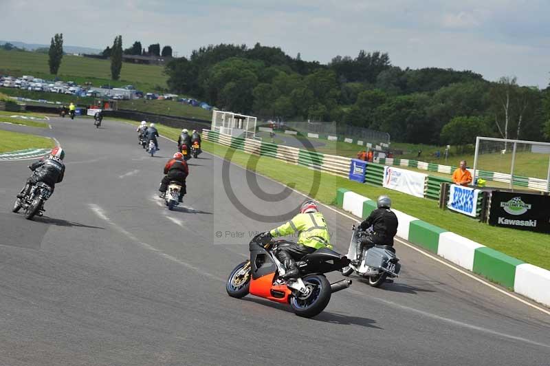 Mallory park Leicestershire;Mallory park photographs;Motorcycle action photographs;classic bikes;event digital images;eventdigitalimages;mallory park;no limits trackday;peter wileman photography;vintage bikes;vintage motorcycles;vmcc festival 1000 bikes