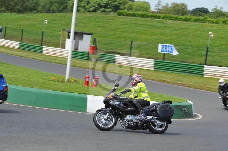 Mallory park Leicestershire;Mallory park photographs;Motorcycle action photographs;classic bikes;event digital images;eventdigitalimages;mallory park;no limits trackday;peter wileman photography;vintage bikes;vintage motorcycles;vmcc festival 1000 bikes