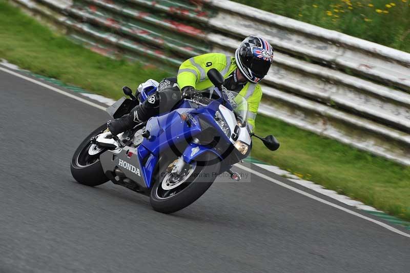 Mallory park Leicestershire;Mallory park photographs;Motorcycle action photographs;classic bikes;event digital images;eventdigitalimages;mallory park;no limits trackday;peter wileman photography;vintage bikes;vintage motorcycles;vmcc festival 1000 bikes