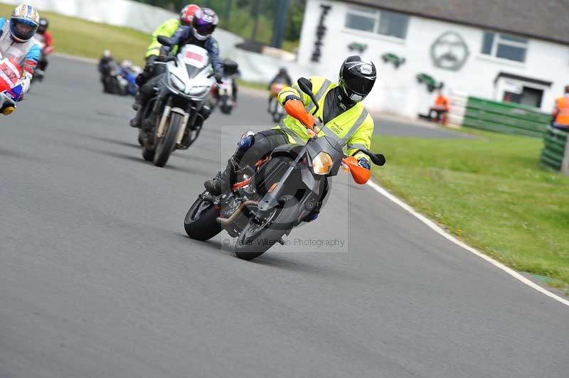 Mallory park Leicestershire;Mallory park photographs;Motorcycle action photographs;classic bikes;event digital images;eventdigitalimages;mallory park;no limits trackday;peter wileman photography;vintage bikes;vintage motorcycles;vmcc festival 1000 bikes