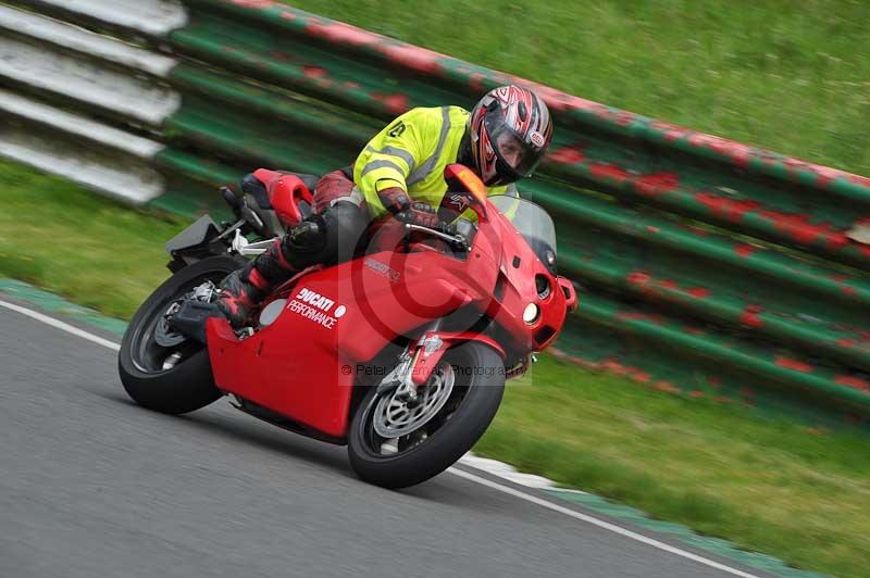 Mallory park Leicestershire;Mallory park photographs;Motorcycle action photographs;classic bikes;event digital images;eventdigitalimages;mallory park;no limits trackday;peter wileman photography;vintage bikes;vintage motorcycles;vmcc festival 1000 bikes