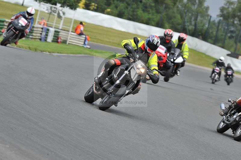 Mallory park Leicestershire;Mallory park photographs;Motorcycle action photographs;classic bikes;event digital images;eventdigitalimages;mallory park;no limits trackday;peter wileman photography;vintage bikes;vintage motorcycles;vmcc festival 1000 bikes