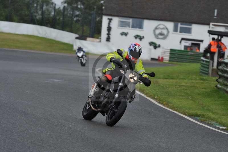 Mallory park Leicestershire;Mallory park photographs;Motorcycle action photographs;classic bikes;event digital images;eventdigitalimages;mallory park;no limits trackday;peter wileman photography;vintage bikes;vintage motorcycles;vmcc festival 1000 bikes