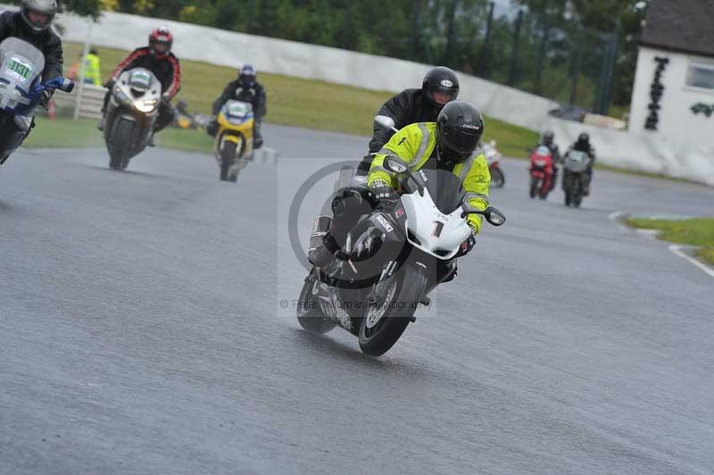 Mallory park Leicestershire;Mallory park photographs;Motorcycle action photographs;classic bikes;event digital images;eventdigitalimages;mallory park;no limits trackday;peter wileman photography;vintage bikes;vintage motorcycles;vmcc festival 1000 bikes