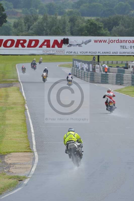 Mallory park Leicestershire;Mallory park photographs;Motorcycle action photographs;classic bikes;event digital images;eventdigitalimages;mallory park;no limits trackday;peter wileman photography;vintage bikes;vintage motorcycles;vmcc festival 1000 bikes