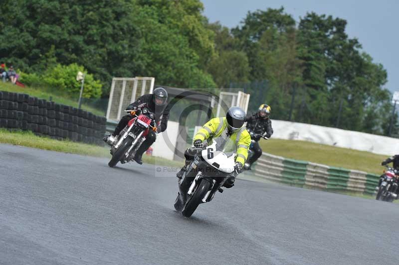 Mallory park Leicestershire;Mallory park photographs;Motorcycle action photographs;classic bikes;event digital images;eventdigitalimages;mallory park;no limits trackday;peter wileman photography;vintage bikes;vintage motorcycles;vmcc festival 1000 bikes