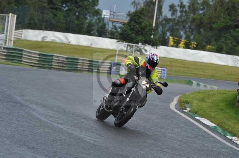 Mallory park Leicestershire;Mallory park photographs;Motorcycle action photographs;classic bikes;event digital images;eventdigitalimages;mallory park;no limits trackday;peter wileman photography;vintage bikes;vintage motorcycles;vmcc festival 1000 bikes