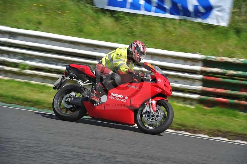 Mallory park Leicestershire;Mallory park photographs;Motorcycle action photographs;classic bikes;event digital images;eventdigitalimages;mallory park;no limits trackday;peter wileman photography;vintage bikes;vintage motorcycles;vmcc festival 1000 bikes