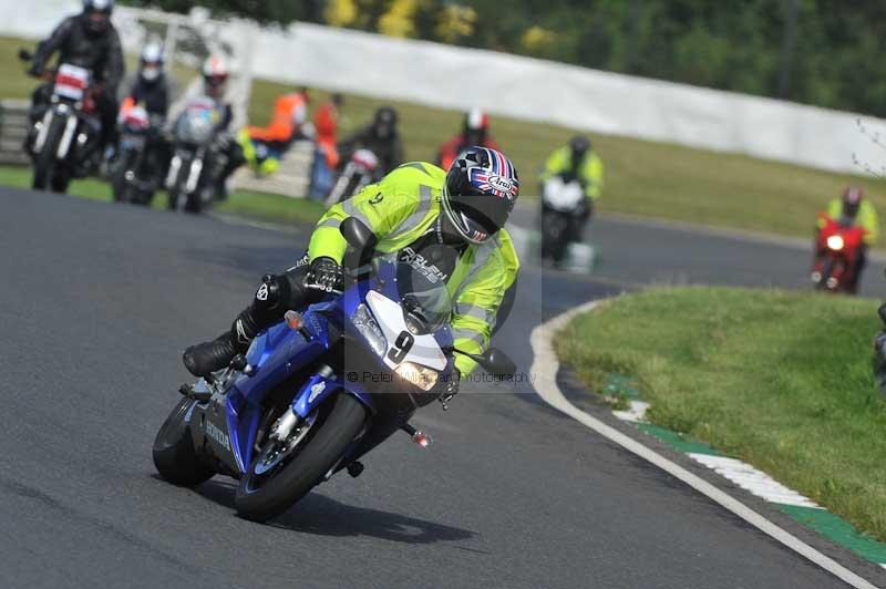 Mallory park Leicestershire;Mallory park photographs;Motorcycle action photographs;classic bikes;event digital images;eventdigitalimages;mallory park;no limits trackday;peter wileman photography;vintage bikes;vintage motorcycles;vmcc festival 1000 bikes