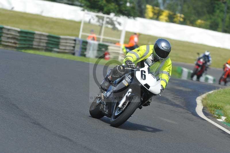 Mallory park Leicestershire;Mallory park photographs;Motorcycle action photographs;classic bikes;event digital images;eventdigitalimages;mallory park;no limits trackday;peter wileman photography;vintage bikes;vintage motorcycles;vmcc festival 1000 bikes