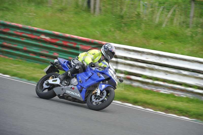 Mallory park Leicestershire;Mallory park photographs;Motorcycle action photographs;classic bikes;event digital images;eventdigitalimages;mallory park;no limits trackday;peter wileman photography;vintage bikes;vintage motorcycles;vmcc festival 1000 bikes