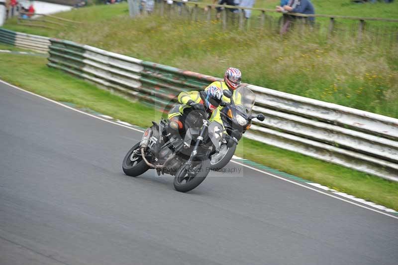 Mallory park Leicestershire;Mallory park photographs;Motorcycle action photographs;classic bikes;event digital images;eventdigitalimages;mallory park;no limits trackday;peter wileman photography;vintage bikes;vintage motorcycles;vmcc festival 1000 bikes