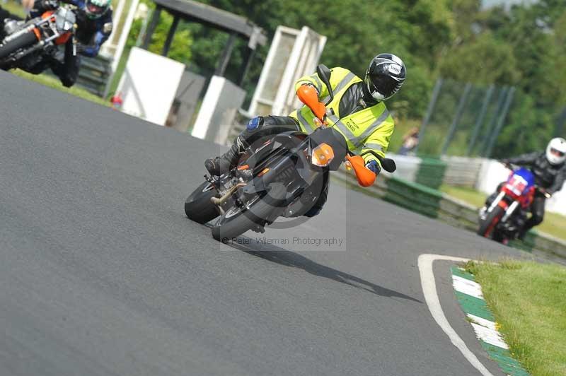 Mallory park Leicestershire;Mallory park photographs;Motorcycle action photographs;classic bikes;event digital images;eventdigitalimages;mallory park;no limits trackday;peter wileman photography;vintage bikes;vintage motorcycles;vmcc festival 1000 bikes