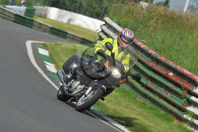 Mallory park Leicestershire;Mallory park photographs;Motorcycle action photographs;classic bikes;event digital images;eventdigitalimages;mallory park;no limits trackday;peter wileman photography;vintage bikes;vintage motorcycles;vmcc festival 1000 bikes