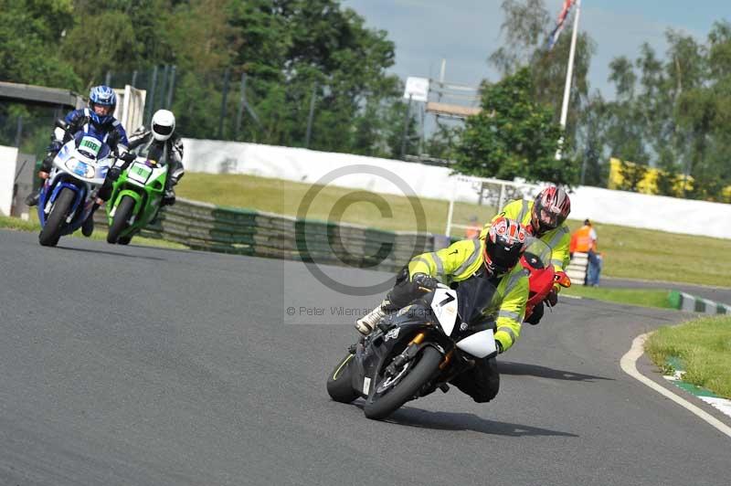 Mallory park Leicestershire;Mallory park photographs;Motorcycle action photographs;classic bikes;event digital images;eventdigitalimages;mallory park;no limits trackday;peter wileman photography;vintage bikes;vintage motorcycles;vmcc festival 1000 bikes