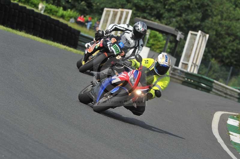 Mallory park Leicestershire;Mallory park photographs;Motorcycle action photographs;classic bikes;event digital images;eventdigitalimages;mallory park;no limits trackday;peter wileman photography;vintage bikes;vintage motorcycles;vmcc festival 1000 bikes