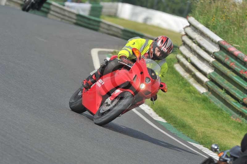 Mallory park Leicestershire;Mallory park photographs;Motorcycle action photographs;classic bikes;event digital images;eventdigitalimages;mallory park;no limits trackday;peter wileman photography;vintage bikes;vintage motorcycles;vmcc festival 1000 bikes