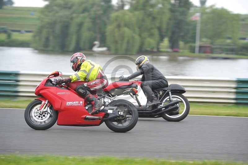 Mallory park Leicestershire;Mallory park photographs;Motorcycle action photographs;classic bikes;event digital images;eventdigitalimages;mallory park;no limits trackday;peter wileman photography;vintage bikes;vintage motorcycles;vmcc festival 1000 bikes