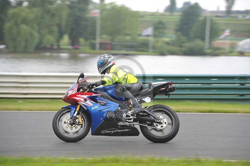 Mallory park Leicestershire;Mallory park photographs;Motorcycle action photographs;classic bikes;event digital images;eventdigitalimages;mallory park;no limits trackday;peter wileman photography;vintage bikes;vintage motorcycles;vmcc festival 1000 bikes