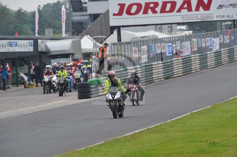 Mallory park Leicestershire;Mallory park photographs;Motorcycle action photographs;classic bikes;event digital images;eventdigitalimages;mallory park;no limits trackday;peter wileman photography;vintage bikes;vintage motorcycles;vmcc festival 1000 bikes