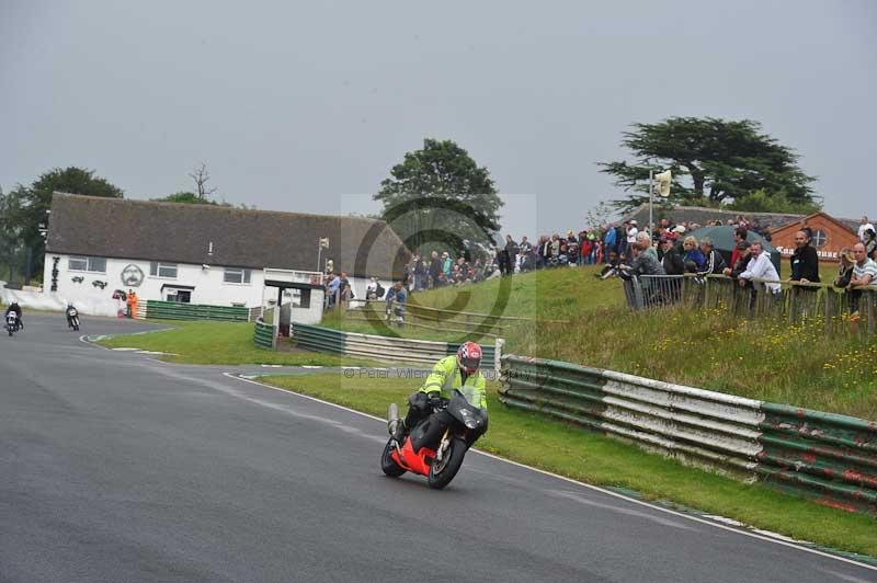 Mallory park Leicestershire;Mallory park photographs;Motorcycle action photographs;classic bikes;event digital images;eventdigitalimages;mallory park;no limits trackday;peter wileman photography;vintage bikes;vintage motorcycles;vmcc festival 1000 bikes