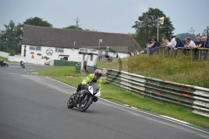 Mallory park Leicestershire;Mallory park photographs;Motorcycle action photographs;classic bikes;event digital images;eventdigitalimages;mallory park;no limits trackday;peter wileman photography;vintage bikes;vintage motorcycles;vmcc festival 1000 bikes