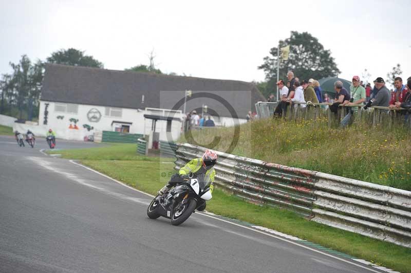 Mallory park Leicestershire;Mallory park photographs;Motorcycle action photographs;classic bikes;event digital images;eventdigitalimages;mallory park;no limits trackday;peter wileman photography;vintage bikes;vintage motorcycles;vmcc festival 1000 bikes