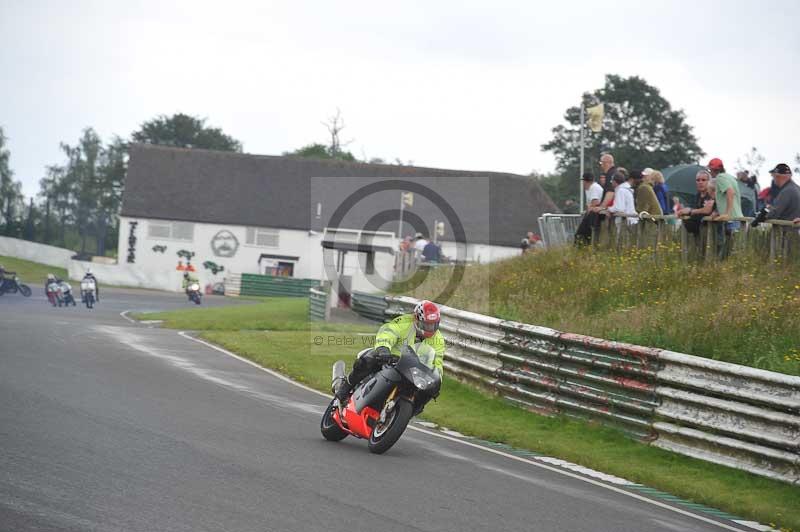 Mallory park Leicestershire;Mallory park photographs;Motorcycle action photographs;classic bikes;event digital images;eventdigitalimages;mallory park;no limits trackday;peter wileman photography;vintage bikes;vintage motorcycles;vmcc festival 1000 bikes