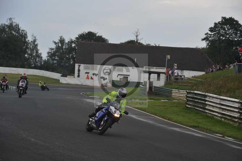 Mallory park Leicestershire;Mallory park photographs;Motorcycle action photographs;classic bikes;event digital images;eventdigitalimages;mallory park;no limits trackday;peter wileman photography;vintage bikes;vintage motorcycles;vmcc festival 1000 bikes