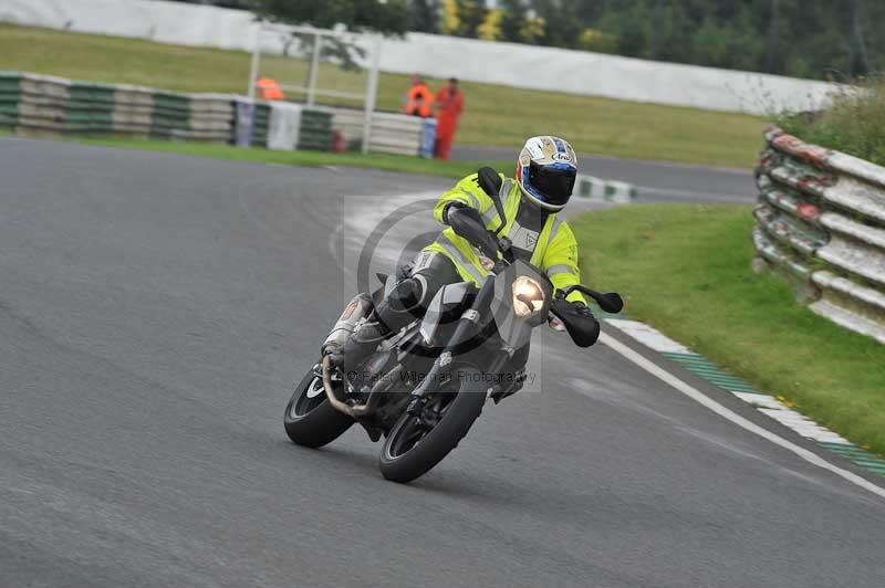 Mallory park Leicestershire;Mallory park photographs;Motorcycle action photographs;classic bikes;event digital images;eventdigitalimages;mallory park;no limits trackday;peter wileman photography;vintage bikes;vintage motorcycles;vmcc festival 1000 bikes