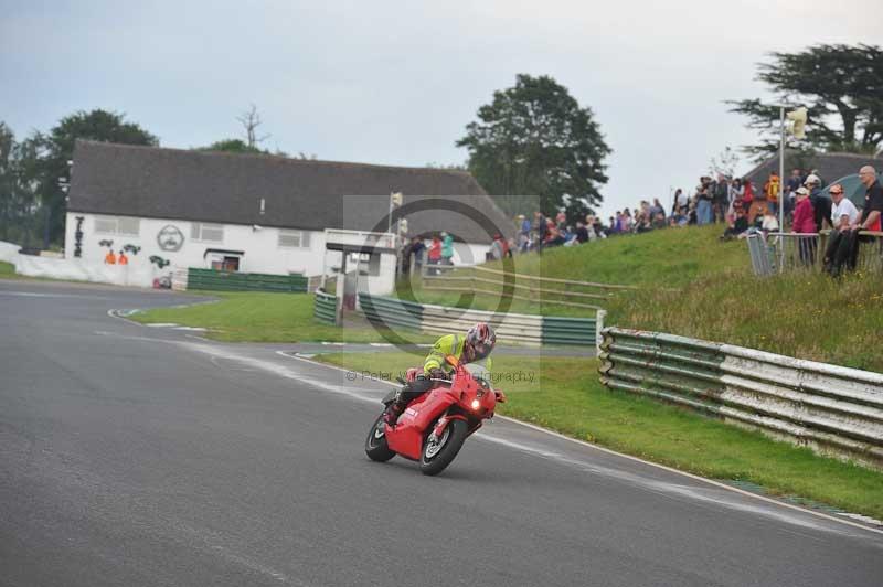 Mallory park Leicestershire;Mallory park photographs;Motorcycle action photographs;classic bikes;event digital images;eventdigitalimages;mallory park;no limits trackday;peter wileman photography;vintage bikes;vintage motorcycles;vmcc festival 1000 bikes