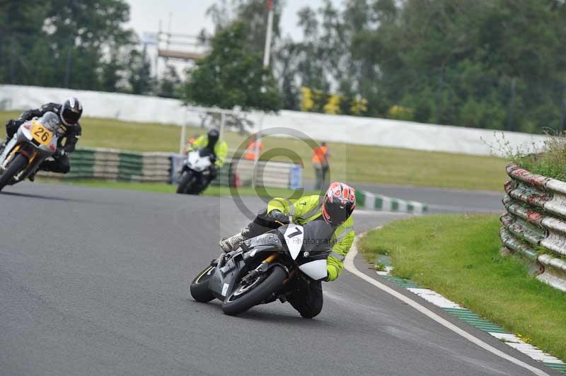 Mallory park Leicestershire;Mallory park photographs;Motorcycle action photographs;classic bikes;event digital images;eventdigitalimages;mallory park;no limits trackday;peter wileman photography;vintage bikes;vintage motorcycles;vmcc festival 1000 bikes