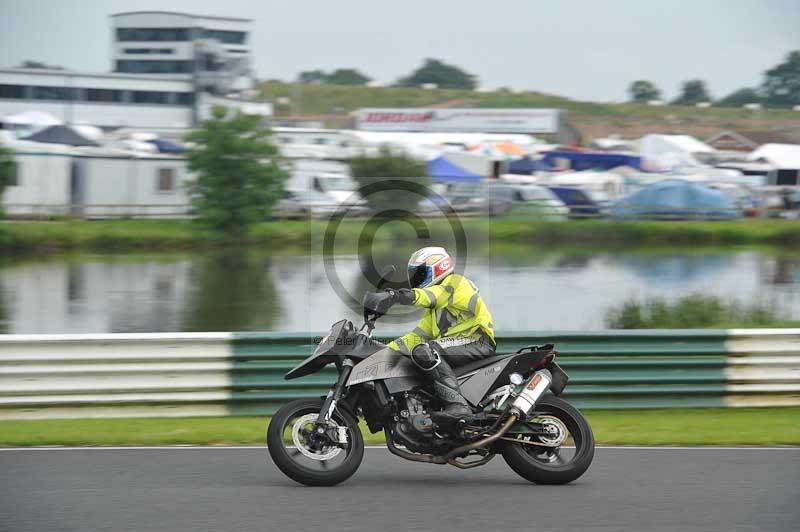 Mallory park Leicestershire;Mallory park photographs;Motorcycle action photographs;classic bikes;event digital images;eventdigitalimages;mallory park;no limits trackday;peter wileman photography;vintage bikes;vintage motorcycles;vmcc festival 1000 bikes