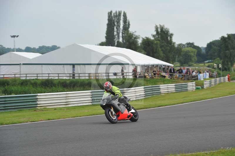 Mallory park Leicestershire;Mallory park photographs;Motorcycle action photographs;classic bikes;event digital images;eventdigitalimages;mallory park;no limits trackday;peter wileman photography;vintage bikes;vintage motorcycles;vmcc festival 1000 bikes