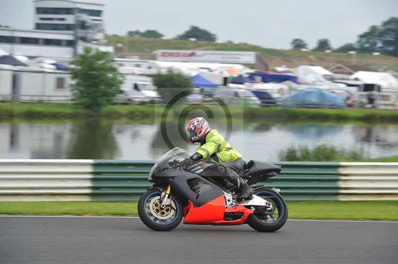 Mallory park Leicestershire;Mallory park photographs;Motorcycle action photographs;classic bikes;event digital images;eventdigitalimages;mallory park;no limits trackday;peter wileman photography;vintage bikes;vintage motorcycles;vmcc festival 1000 bikes