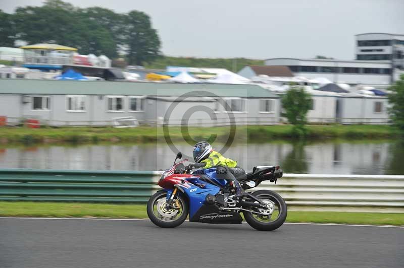 Mallory park Leicestershire;Mallory park photographs;Motorcycle action photographs;classic bikes;event digital images;eventdigitalimages;mallory park;no limits trackday;peter wileman photography;vintage bikes;vintage motorcycles;vmcc festival 1000 bikes